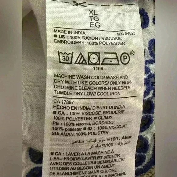 Old Navy Eyelet floral Blouse (245) - Picture 12 of 12